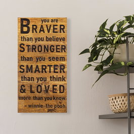 Wallity Braver Stronger Smarter Loved Escultura de pared de madera Nogal y negro